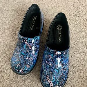 Easy Street. Laurie. Size is 9W.